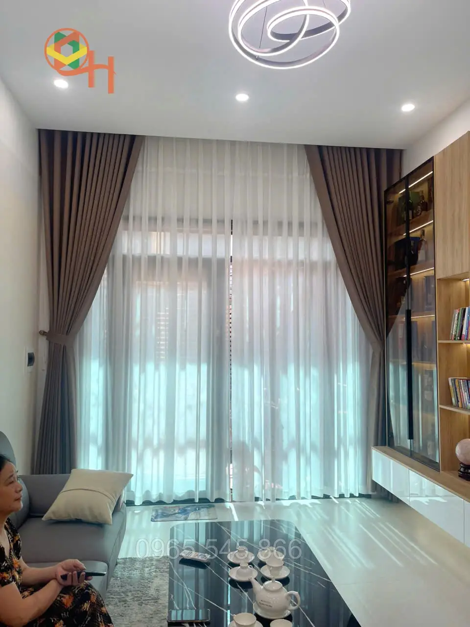 Mẫu rèm cửa chính đẹp sang trọng