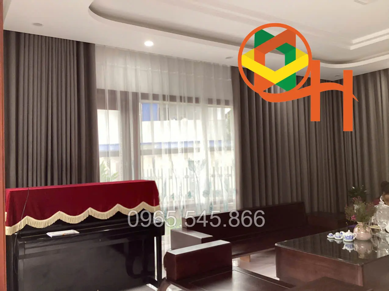 Mẫu rèm cửa chính đẹp sang trọng