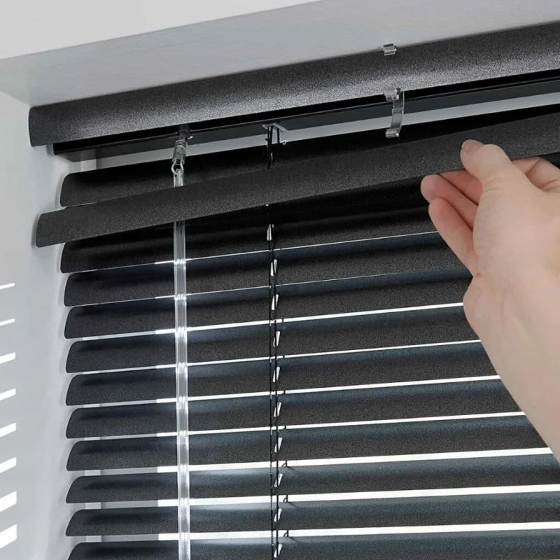 Những sai lầm cần tránh khi tự vệ sinh rèm sáo gỗ tại nhà