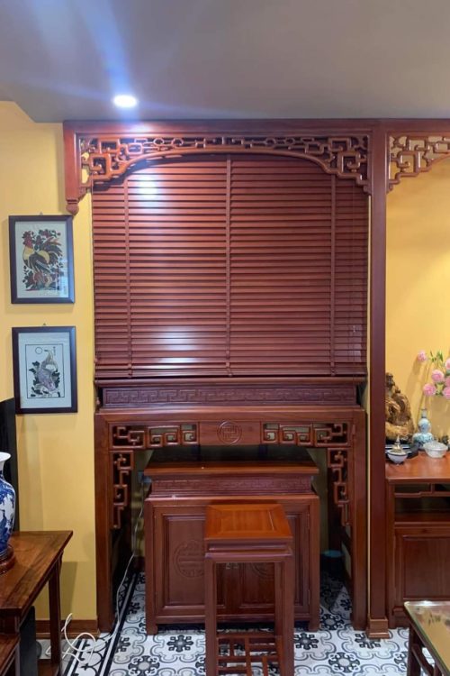 Rèm gỗ che bàn thờ