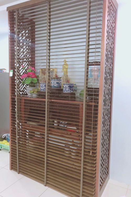 Rèm gỗ che bàn thờ