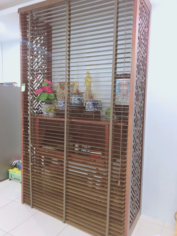 Rèm gỗ che bàn thờ