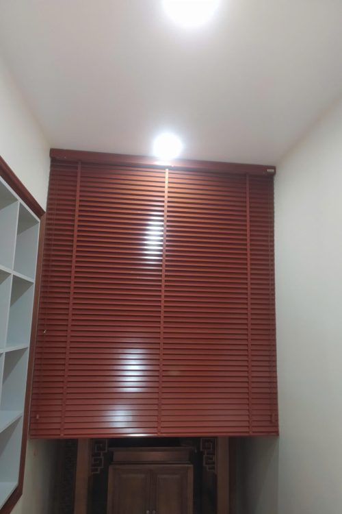 Rèm gỗ che bàn thờ