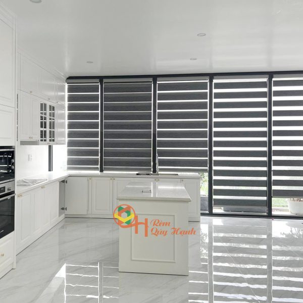 Rèm cầu vồng cho khung cửa lớn
