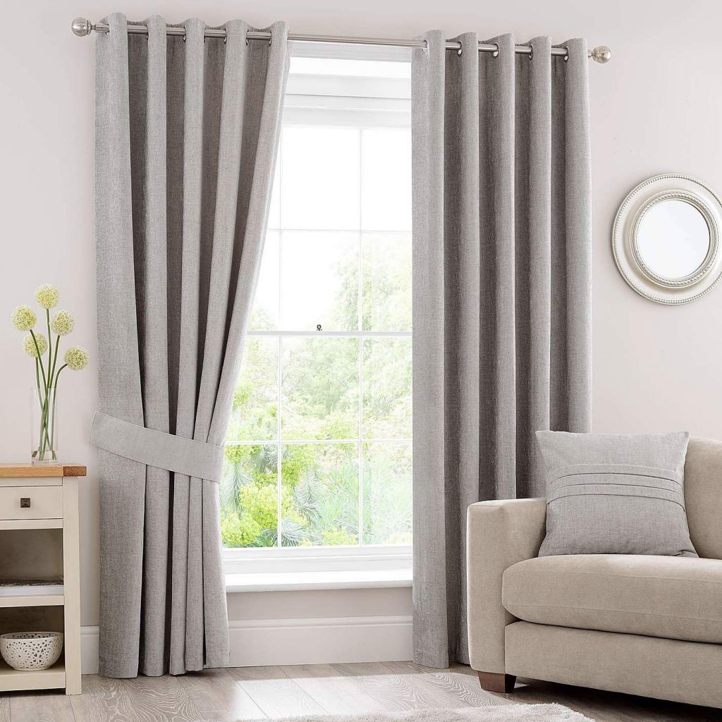 Chọn rèm cửa phù hợp với sofa - Cho không gian hài hòa và tinh tế