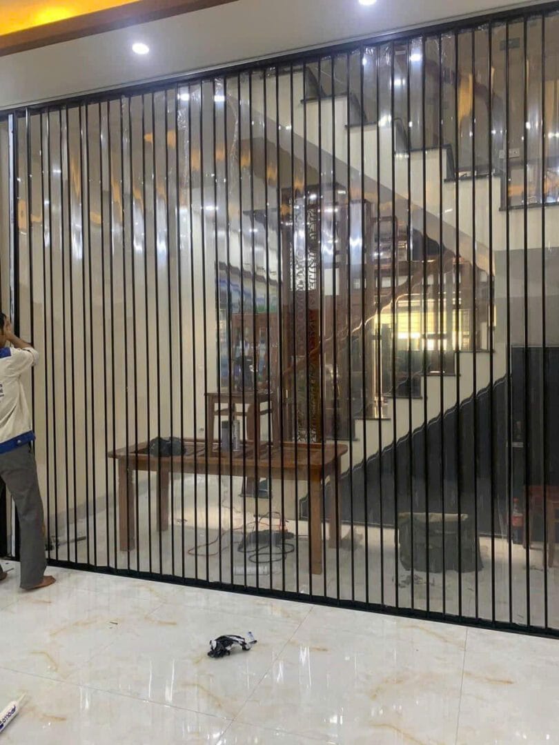 Lắp Đặt Rèm Cửa Nhựa - Giải Pháp Tiết Kiệm  Tối Ưu Không Gian