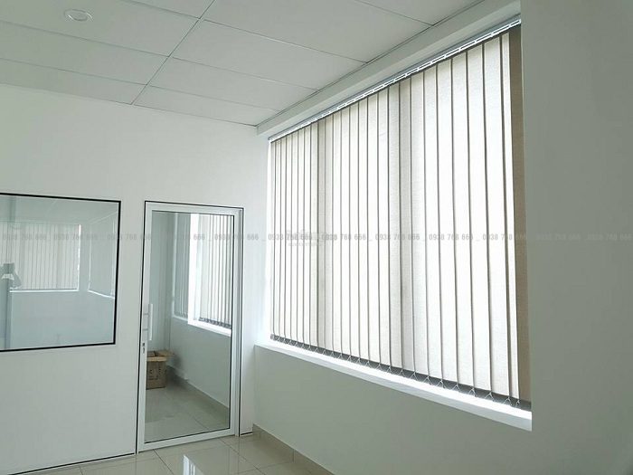 Lắp Đặt Rèm Cửa Nhựa - Giải Pháp Tiết Kiệm  Tối Ưu Không Gian