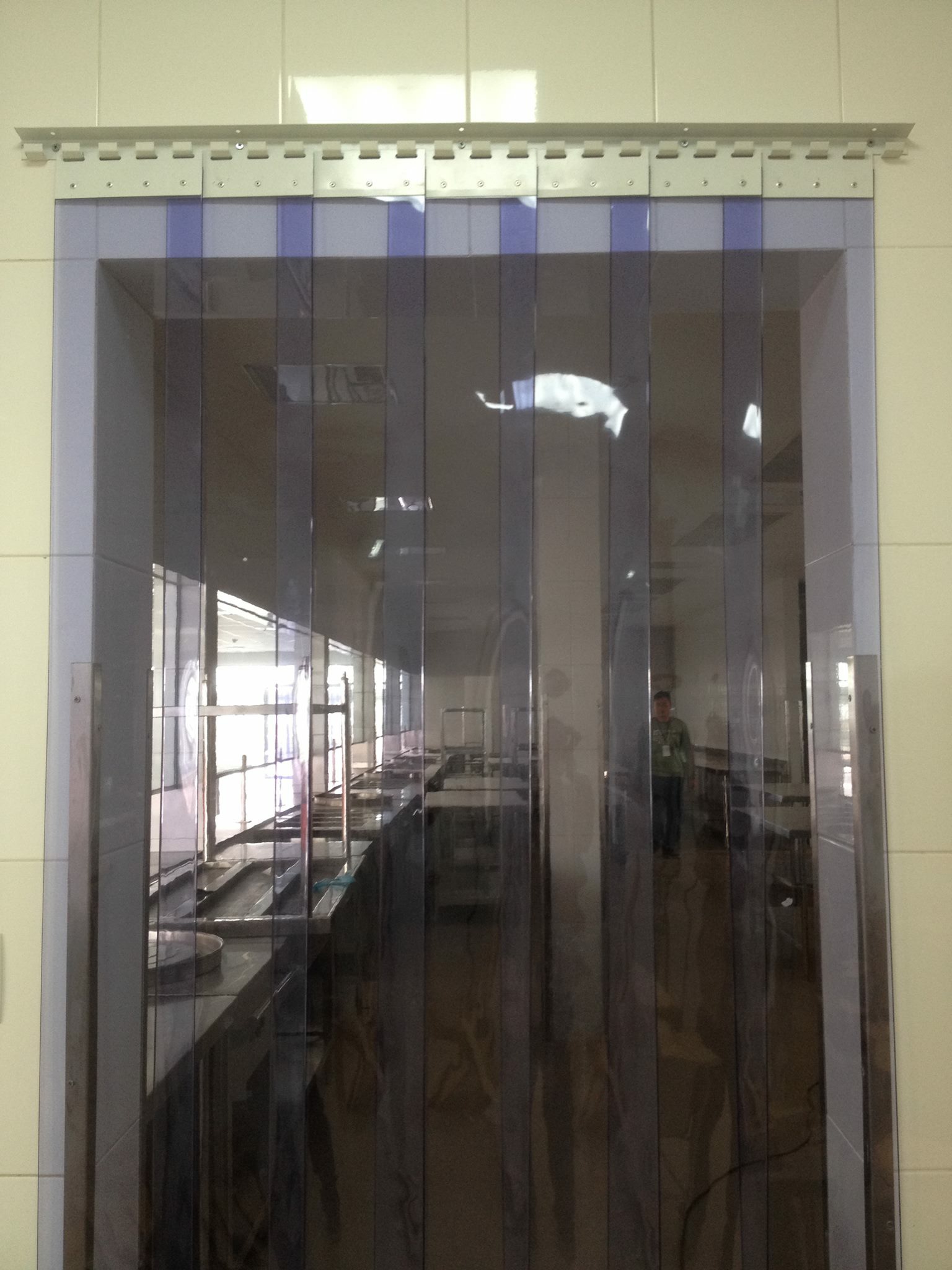 Lắp Đặt Rèm Cửa Nhựa - Giải Pháp Tiết Kiệm  Tối Ưu Không Gian