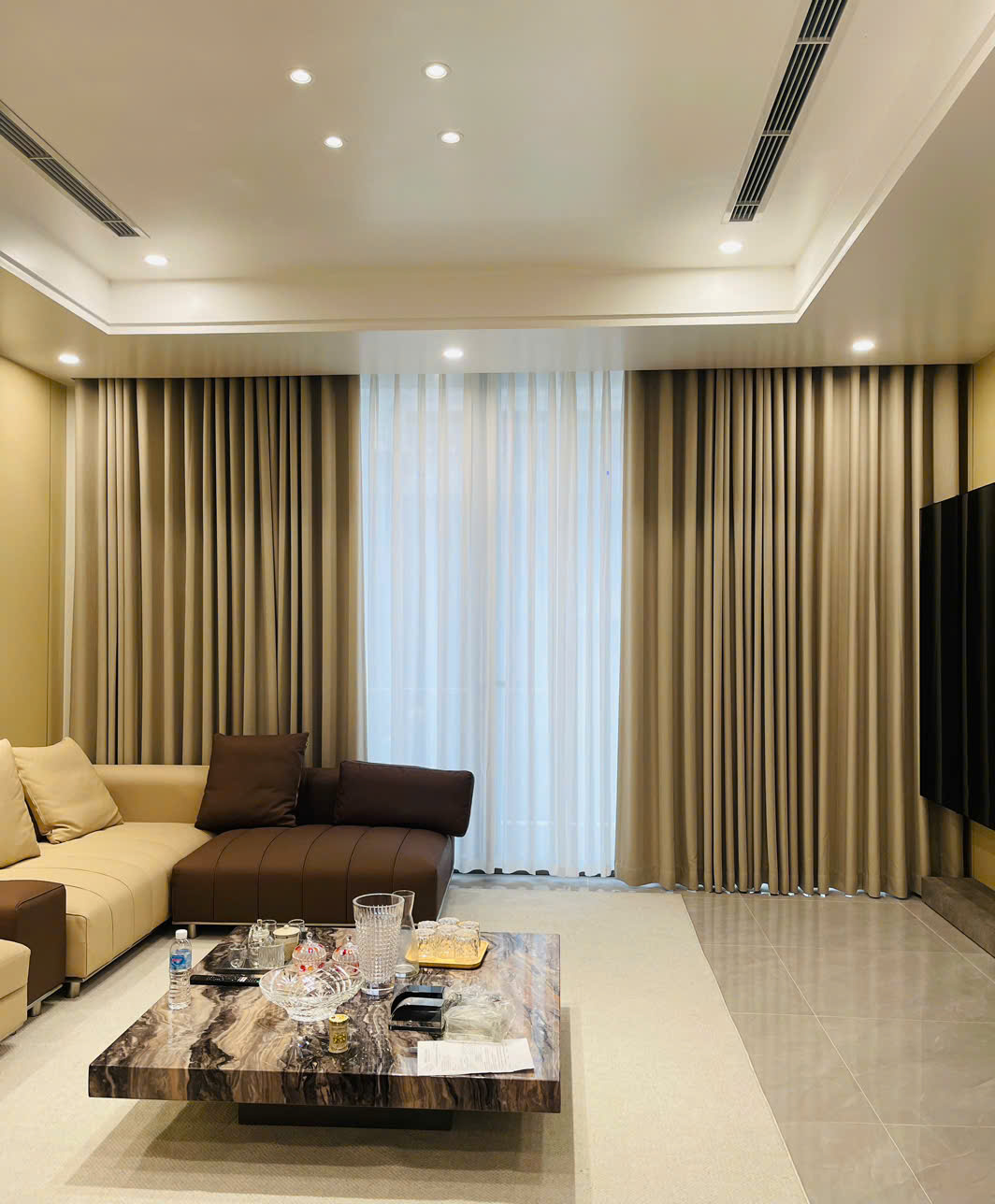 Rèm Cửa Tự Động Là Gì? Vì Sao Rèm Tự Động Được Ưa Chuộng Tại Các Gia Đình Hiện Nay?